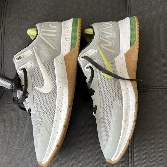 Mens Nike shoes - Picture 5 of 6